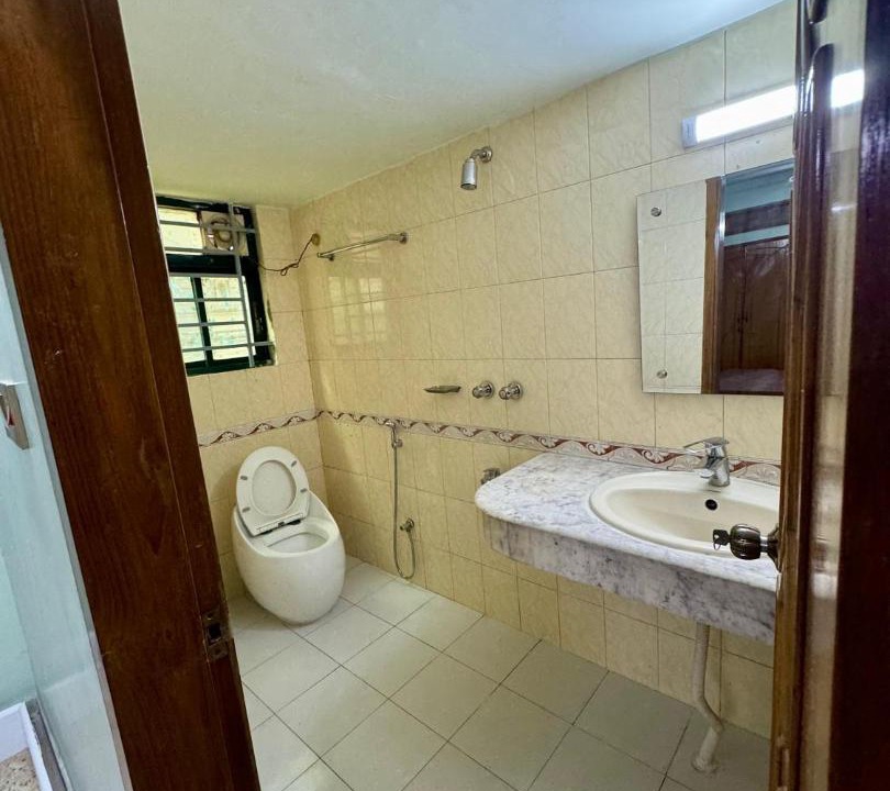 Photo of Bathroom in Basundhara Residential Area