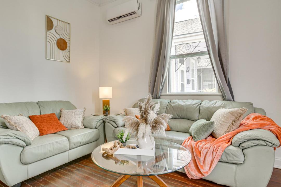 Photo of Livingroom in Freret