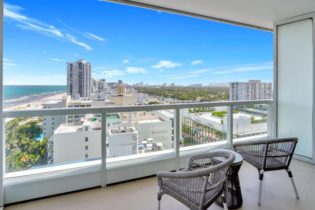 Photo of Patio Balcony in Mid Beach