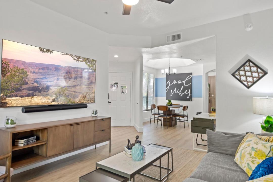 Photo of Livingroom in Kierland
