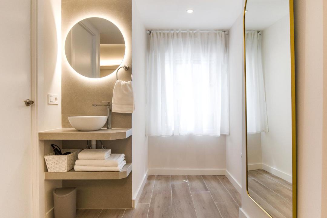 Photo of Bathroom in Golden Triangle of Art