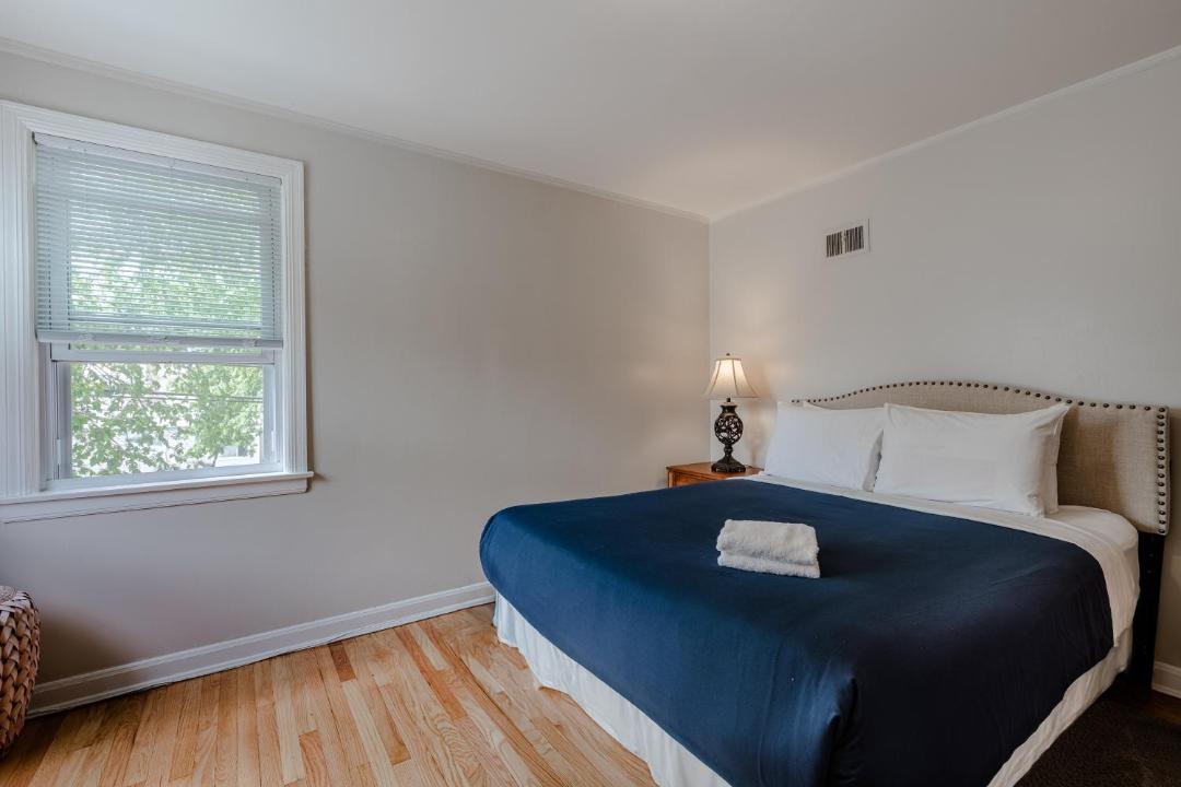 Photo of Bedroom in Evanston