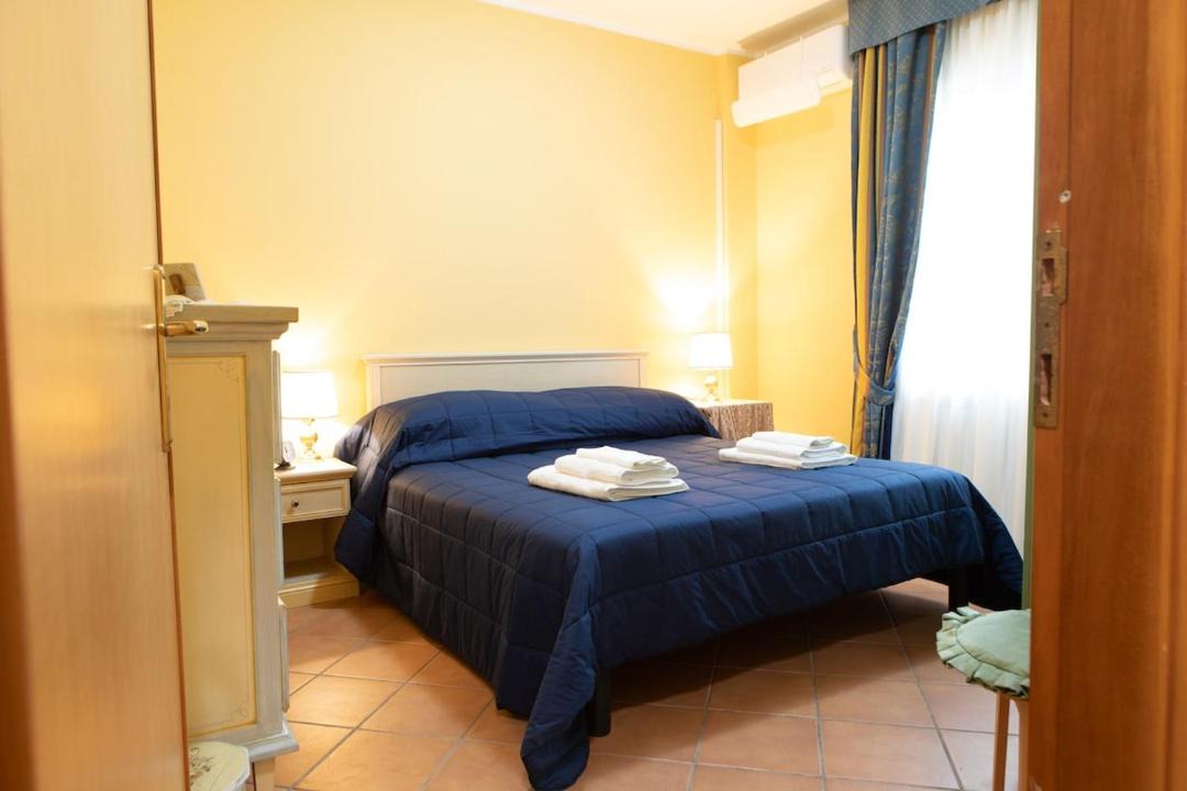 Photo of Bedroom in Latina Lido