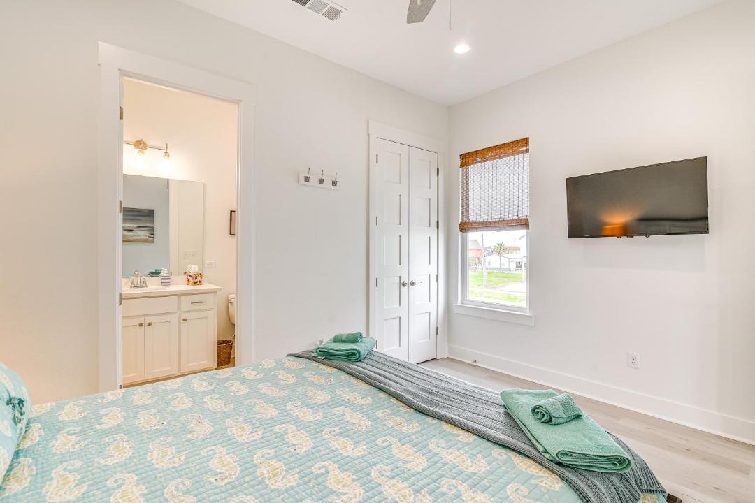 Photo of Bedroom in Crystal Beach