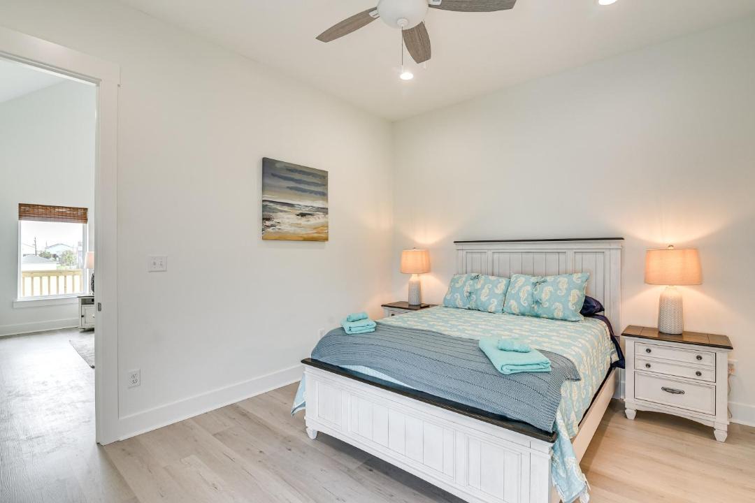 Photo of Bedroom in Crystal Beach