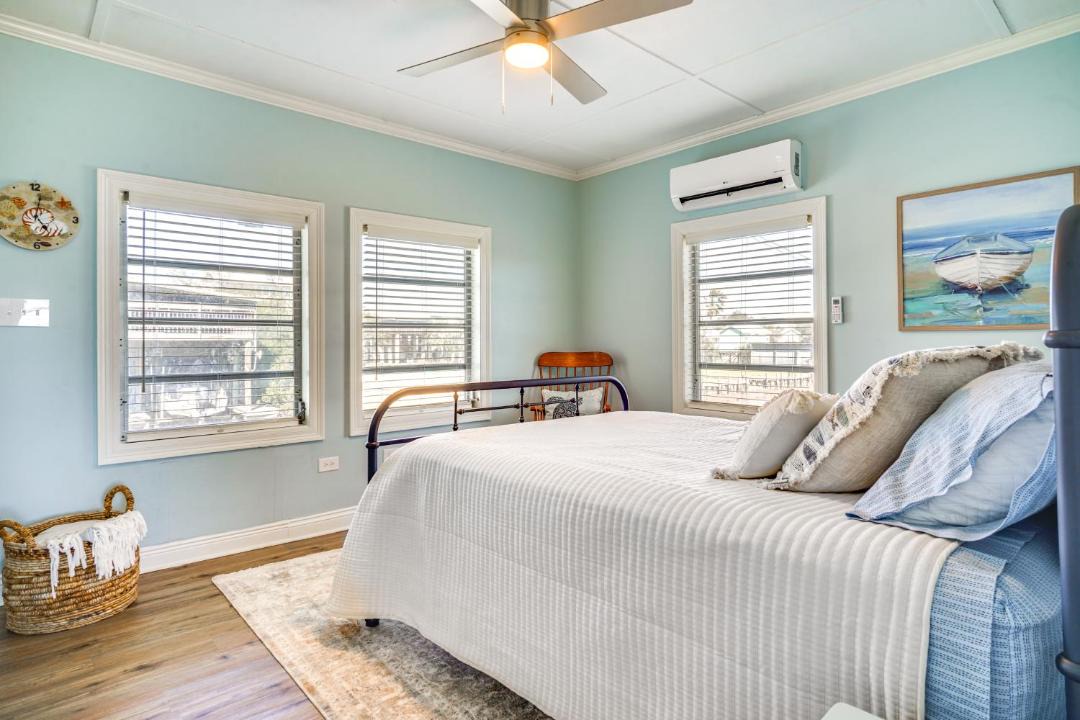 Photo of Bedroom in Cypremort Point