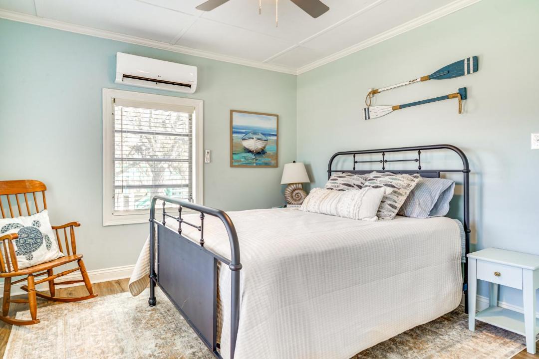 Photo of Bedroom in Cypremort Point