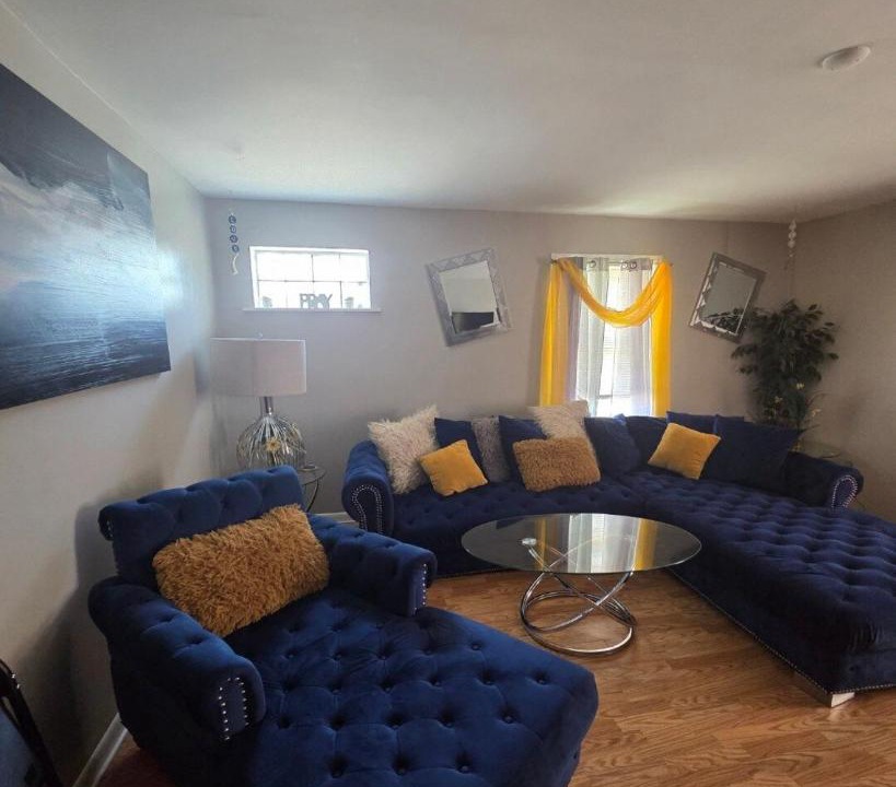Photo of Livingroom in Calumet Park