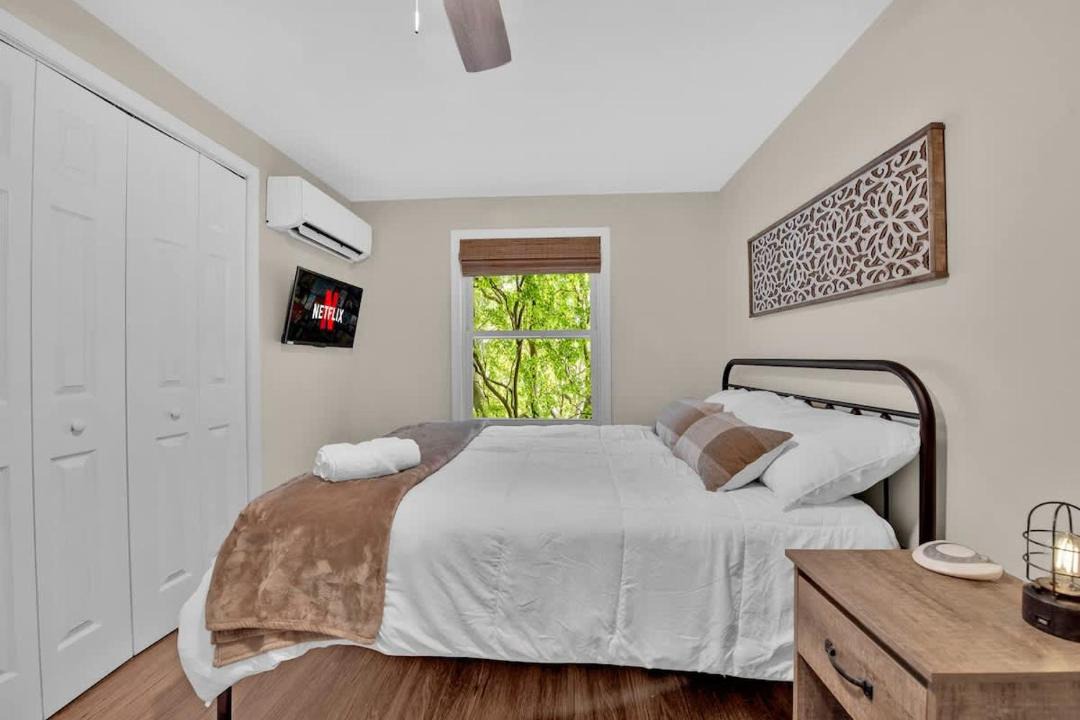 Photo of Bedroom in Rowland