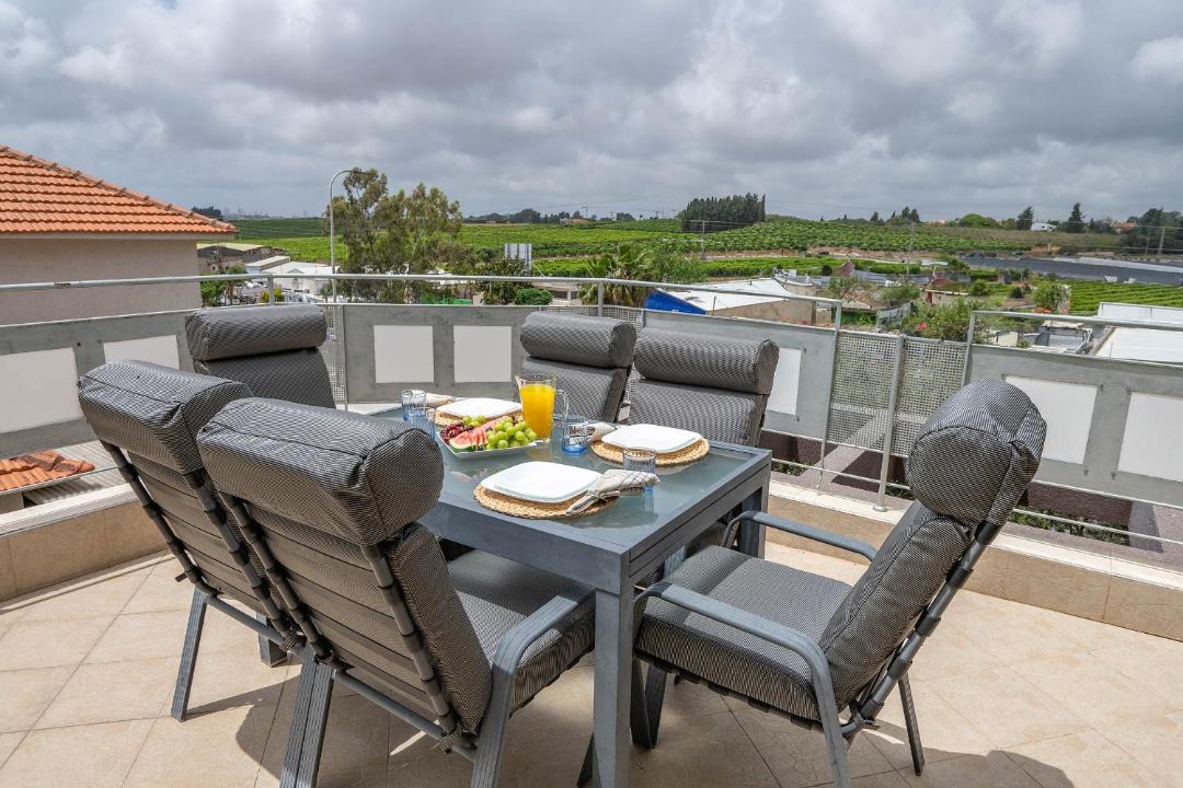Photo of Patio Balcony in Tel Mond