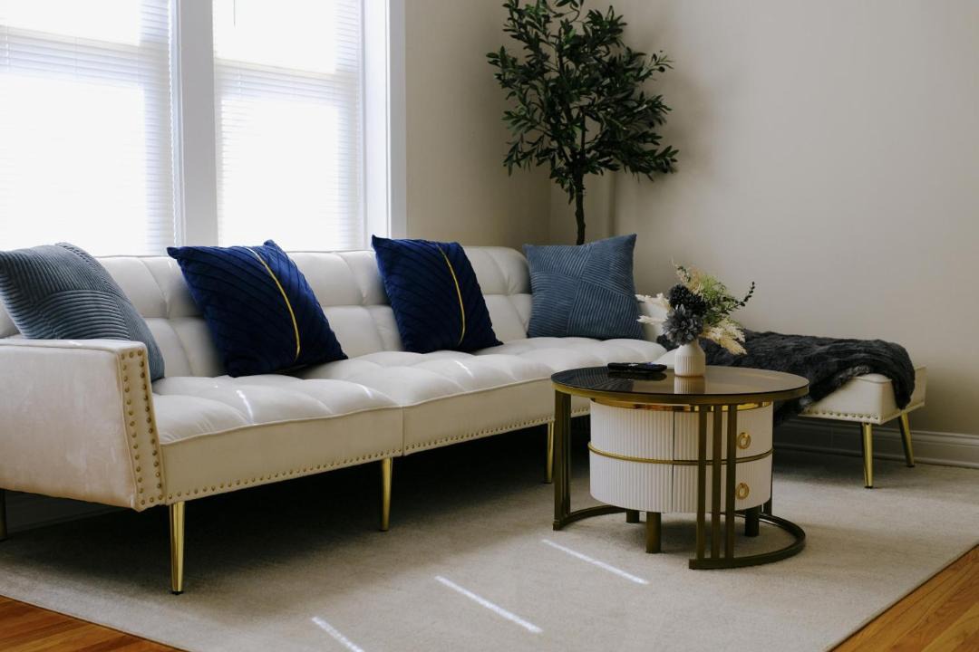 Photo of Livingroom in Irving Park East