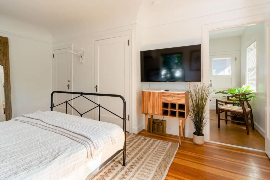 Photo of Bedroom in Hosford-Abernethy