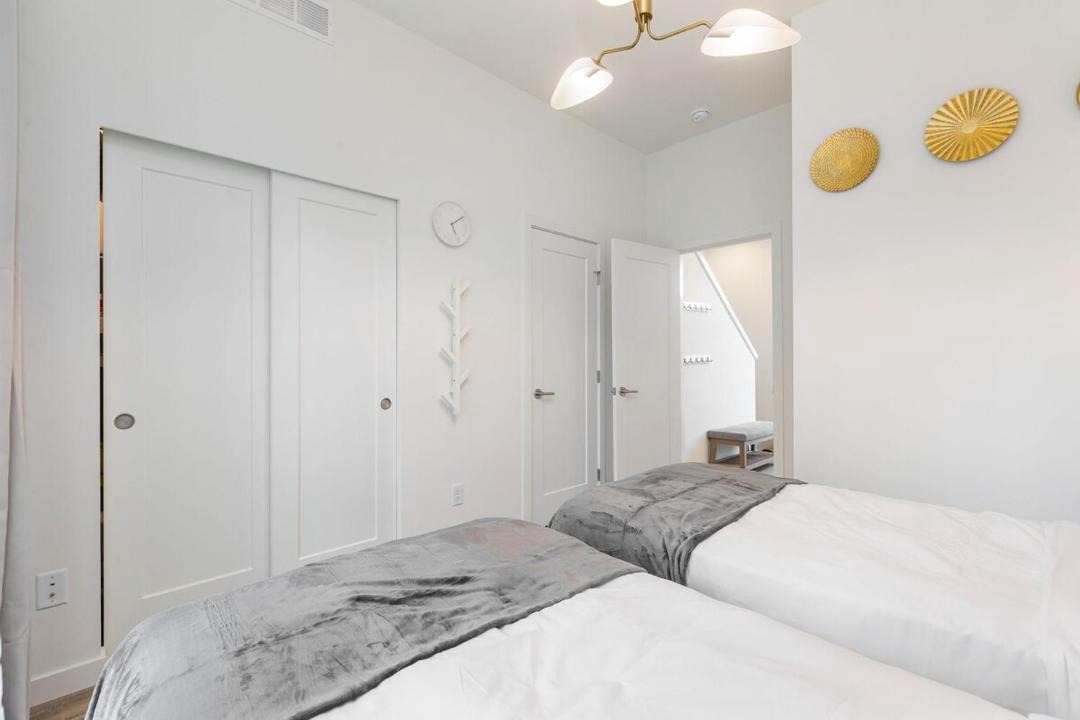 Photo of Bedroom in Broadway