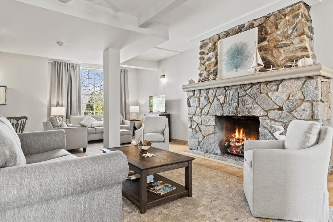 Photo of Livingroom in Westbrook Center