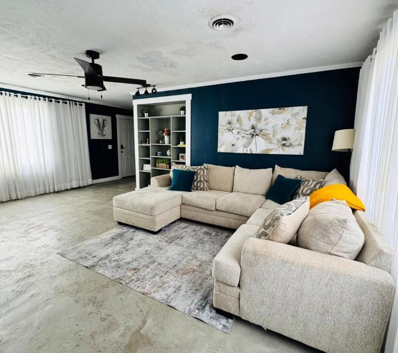 Photo of Livingroom in Sulphur