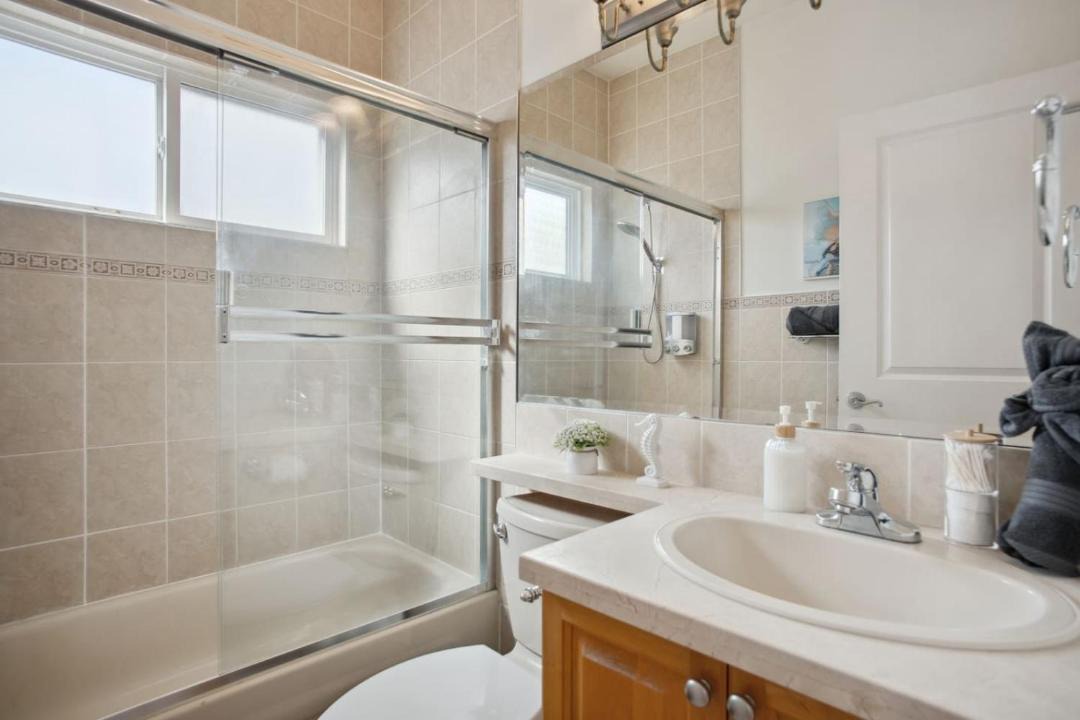 Photo of Bathroom in Sunset