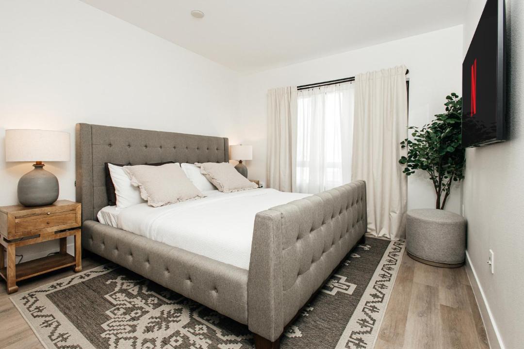 Photo of Bedroom in Miracle Mile