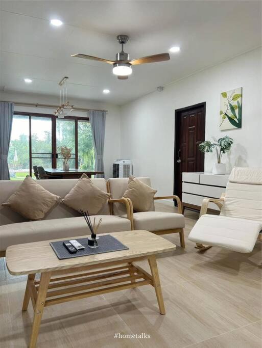 Photo of Livingroom in Tha Tum