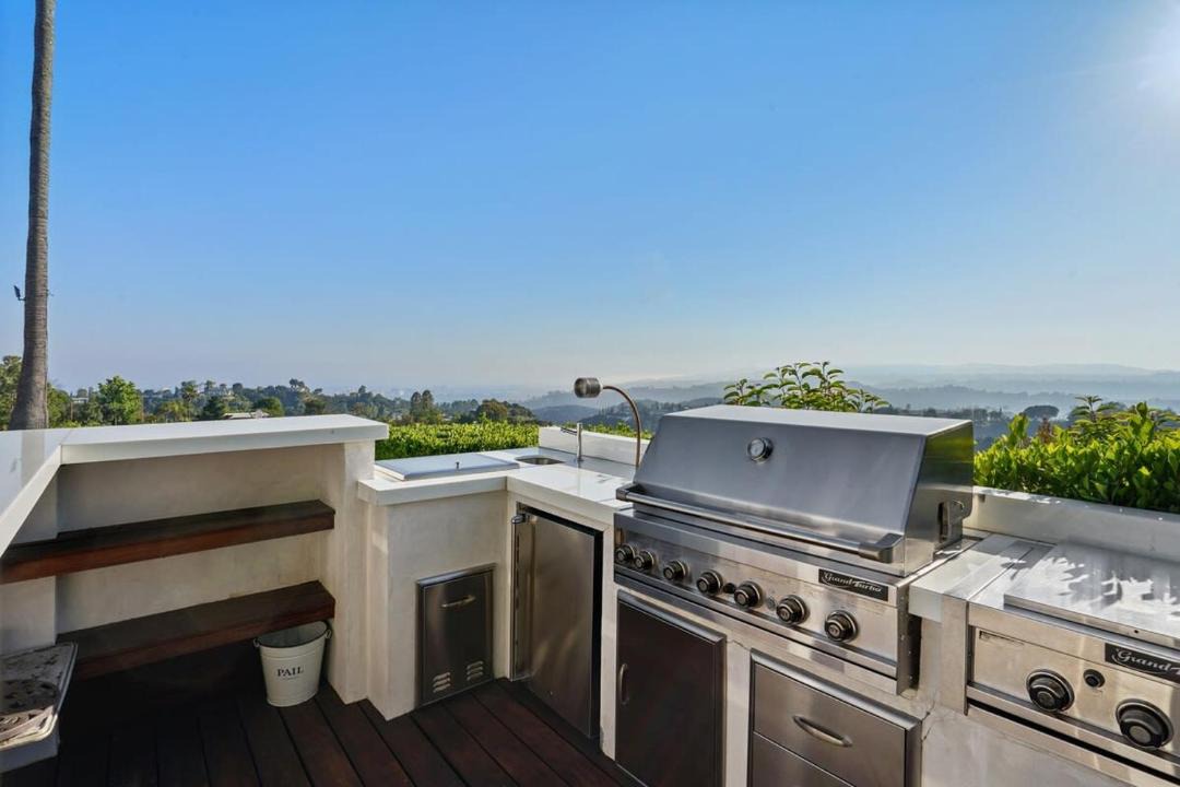 Photo of Others in Hollywood Hills