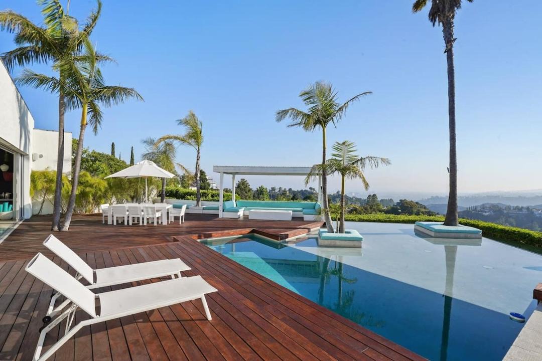Photo of Others in Hollywood Hills