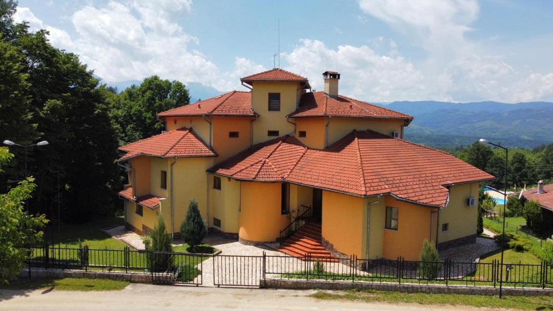 Photo of Buildings in Apriltsi