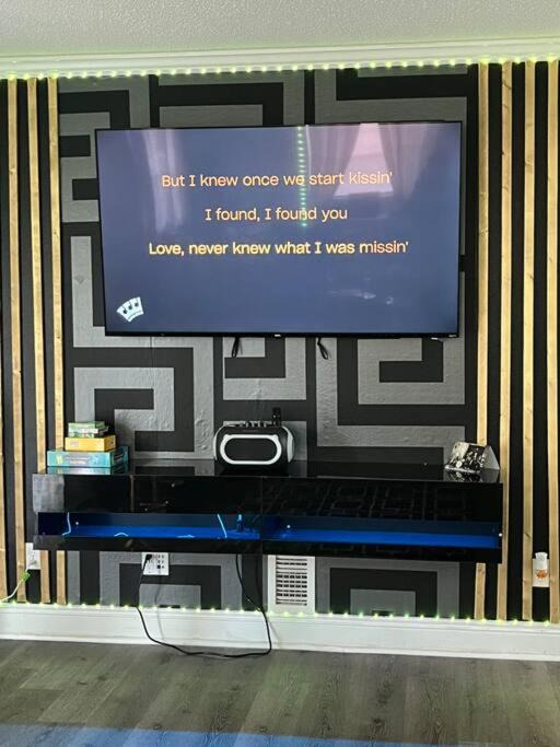 Photo of Livingroom in Old Aurora