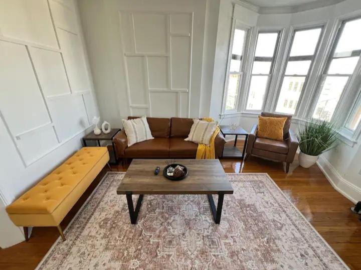 Photo of Livingroom in Seward Place