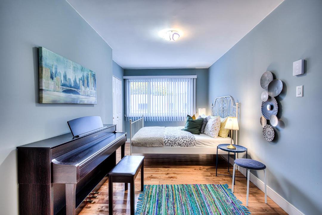 Photo of Bedroom in Cote-Des-Neiges—Notre-Dame-De-Grace