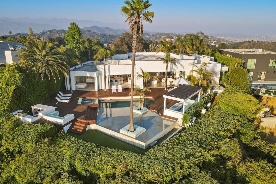Photo of Others in Hollywood Hills
