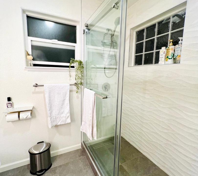 Photo of Bathroom in Suburban Park - Lorelei Manor - Flood Park Triangle