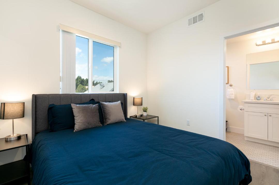 Photo of Bedroom in Pico-Union