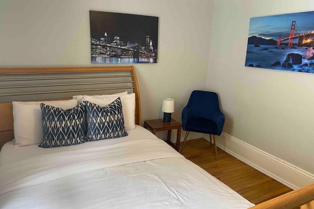 Photo of Bedroom in Queens Square