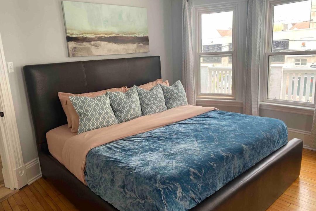 Photo of Bedroom in Queens Square