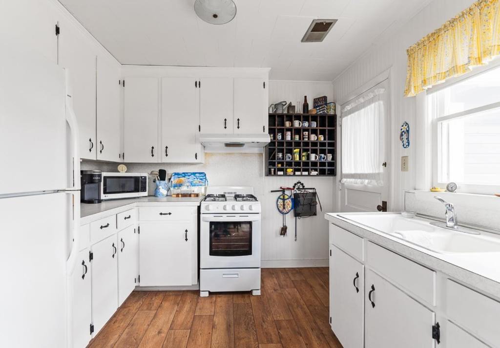 Photo of Kitchen in Twin Lake