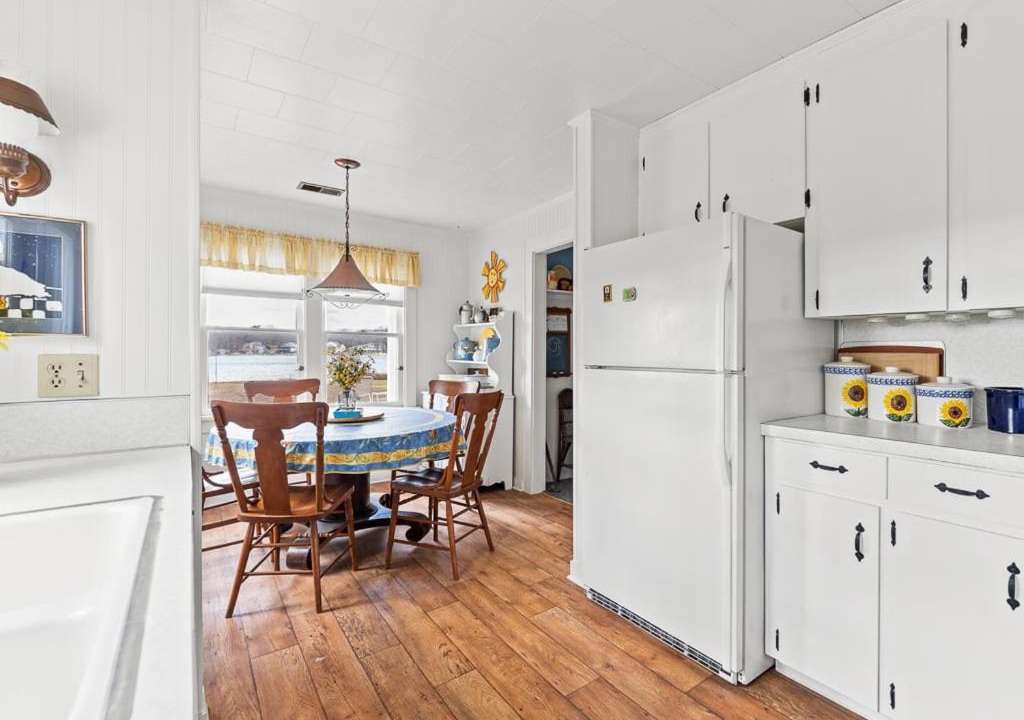 Photo of Kitchen in Twin Lake