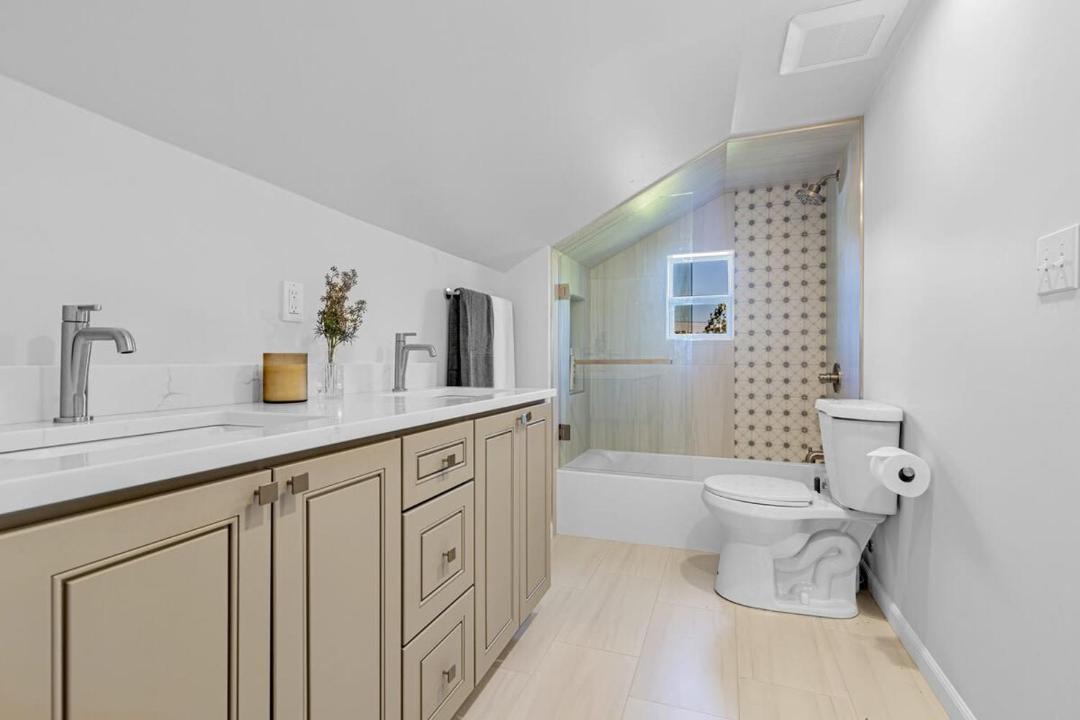 Photo of Bathroom in East Queen Anne