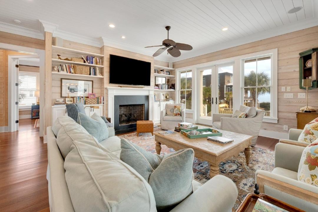 Photo of Livingroom in Debordieu Colony