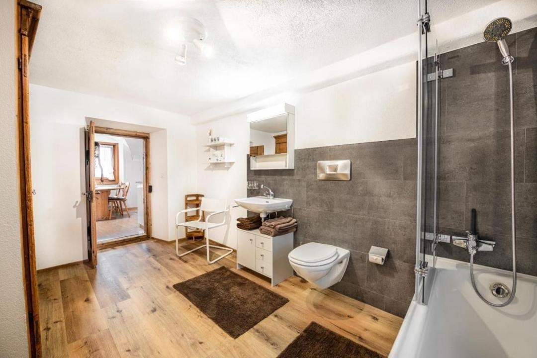 Photo of Bathroom in Samedan