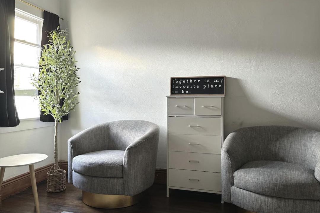 Photo of Livingroom in Pico-Union