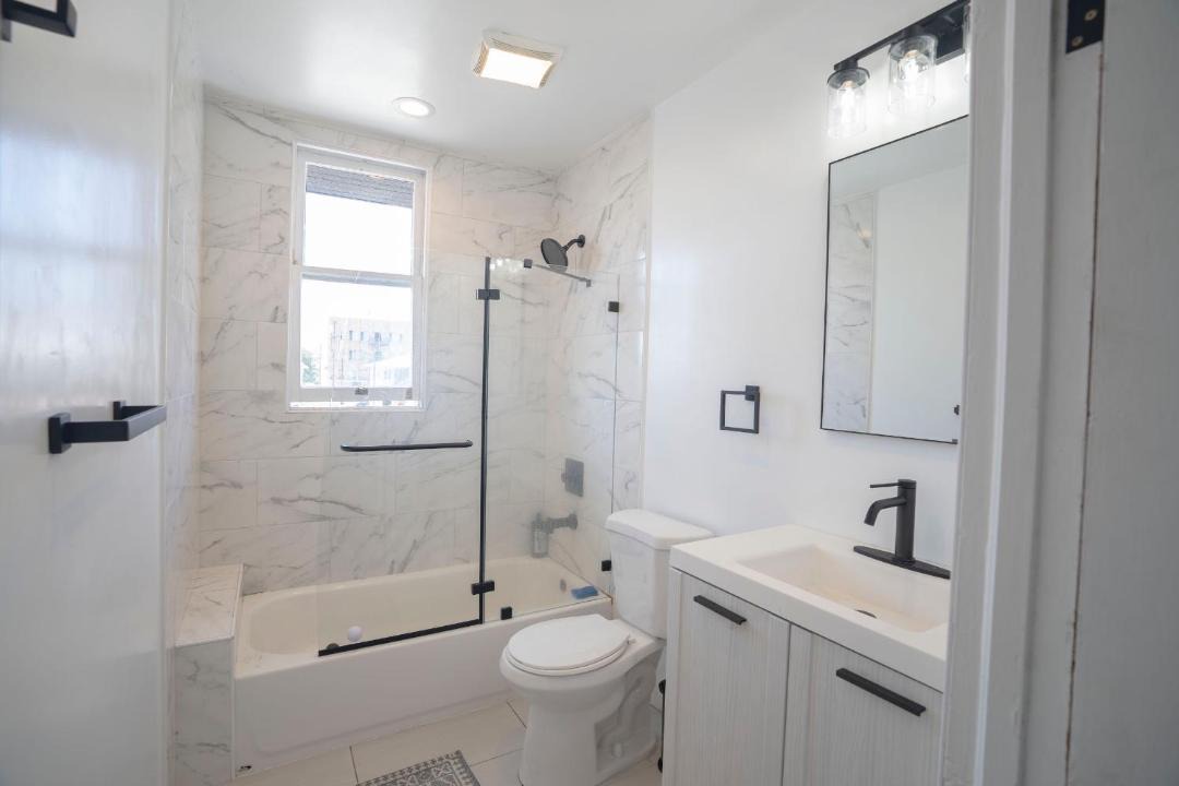 Photo of Bathroom in Pico-Union