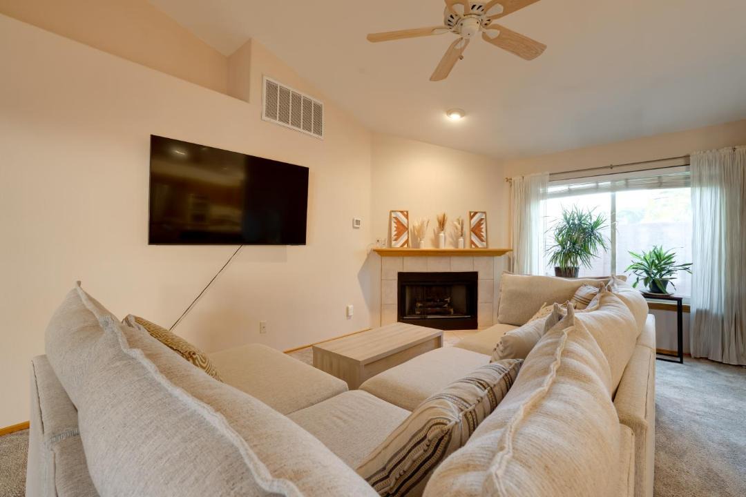 Photo of Livingroom in Foothills