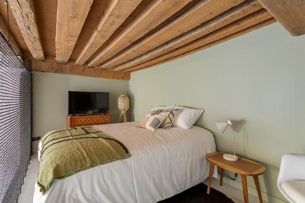 Photo of Bedroom in Griffon - Royale