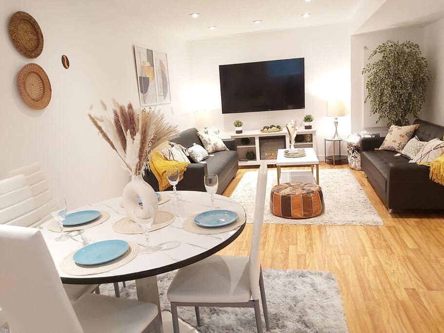 Photo of Livingroom in McKenzie Towne