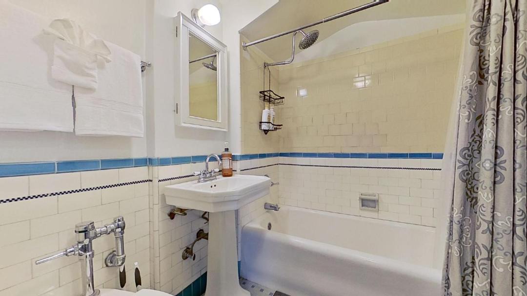 Photo of Bathroom in Tenderloin