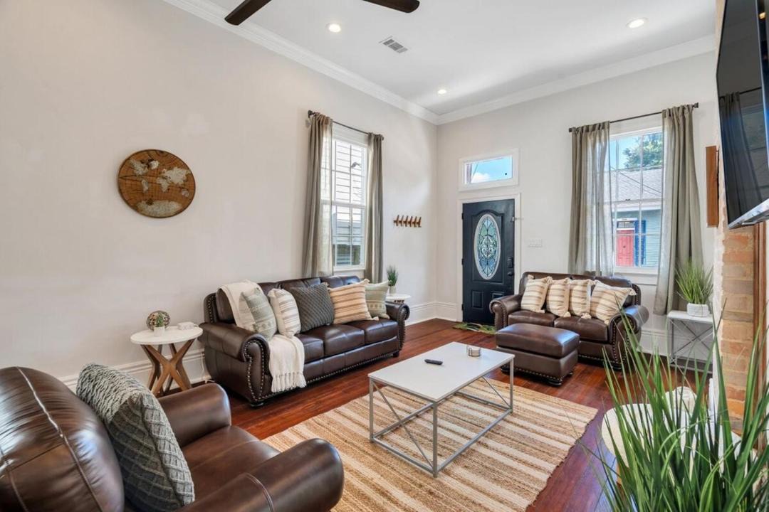 Photo of Livingroom in Esplanade Ridge
