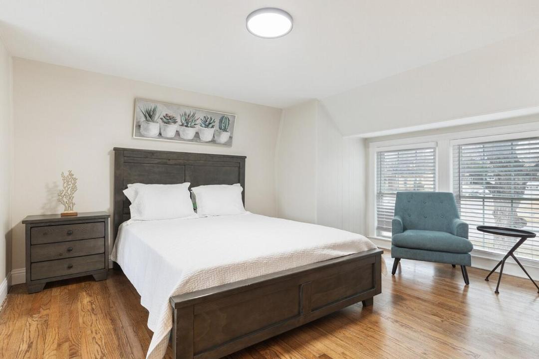 Photo of Bedroom in Arlington Heights
