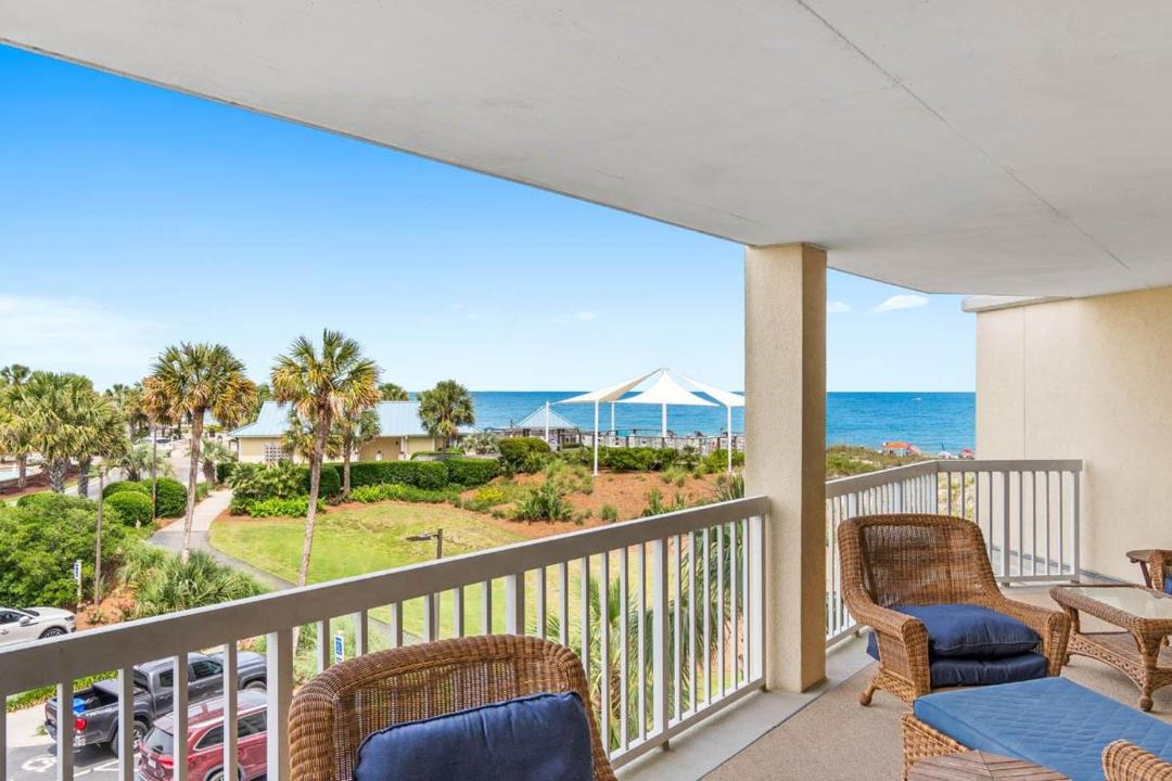 Photo of Patio Balcony in Litchfield by the Sea