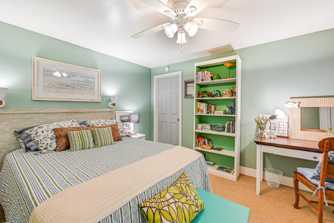 Photo of Bedroom in Aquebogue