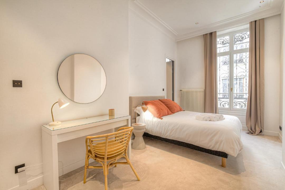 Photo of Bedroom in Puvis De Chavannes - Le Lycee