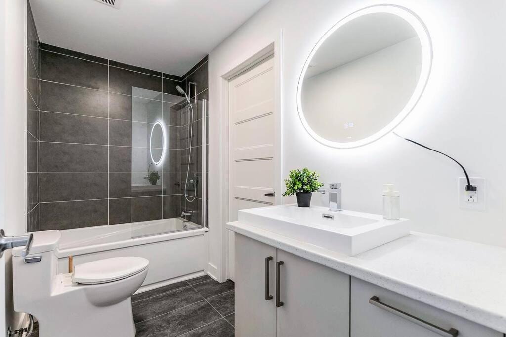 Photo of Bathroom in Saint-Hubert
